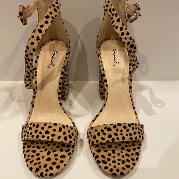 Leopard Block Heels - Picture 1 of 4